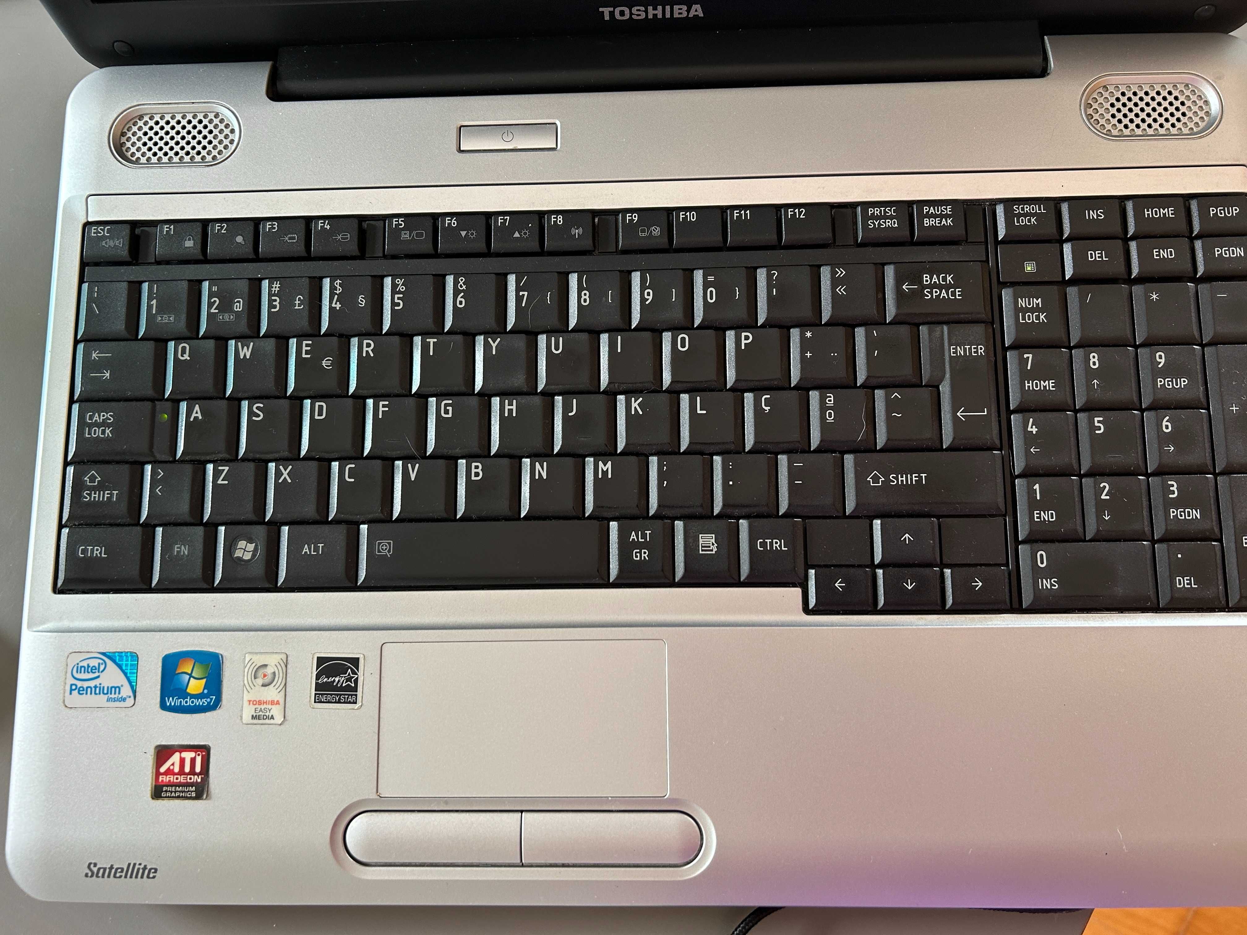 Computador Toshiba com porta de CD e Diskette