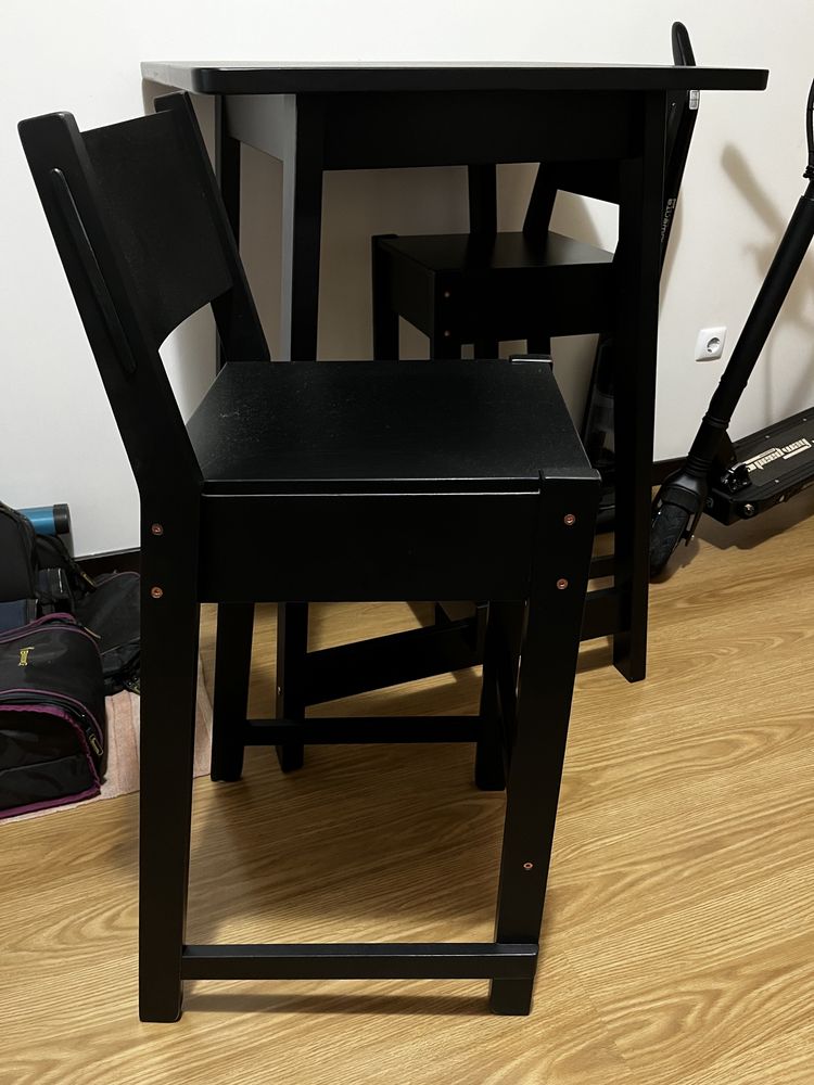 Conjunto de mesa com 2 cadeiras Ikea