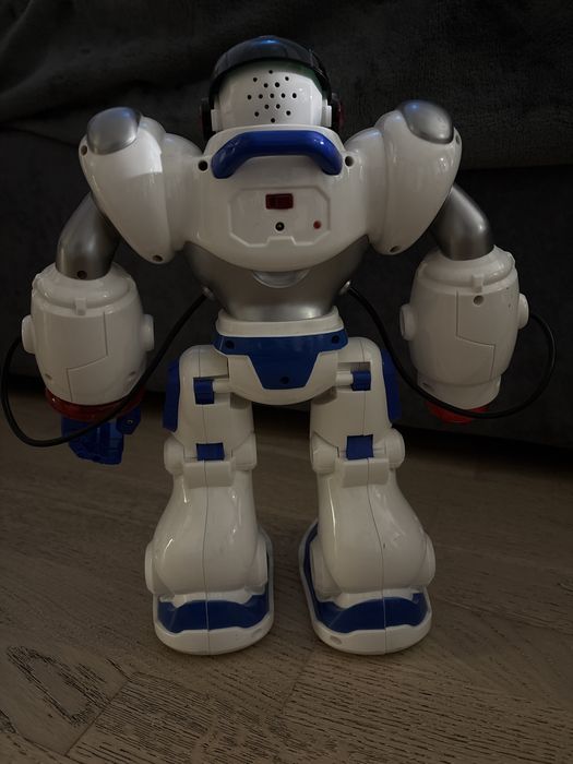 Продам робота на пульті управління із зарядкою