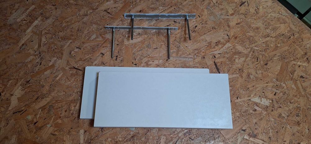 Białe półki 60x25x4 z uchwytami