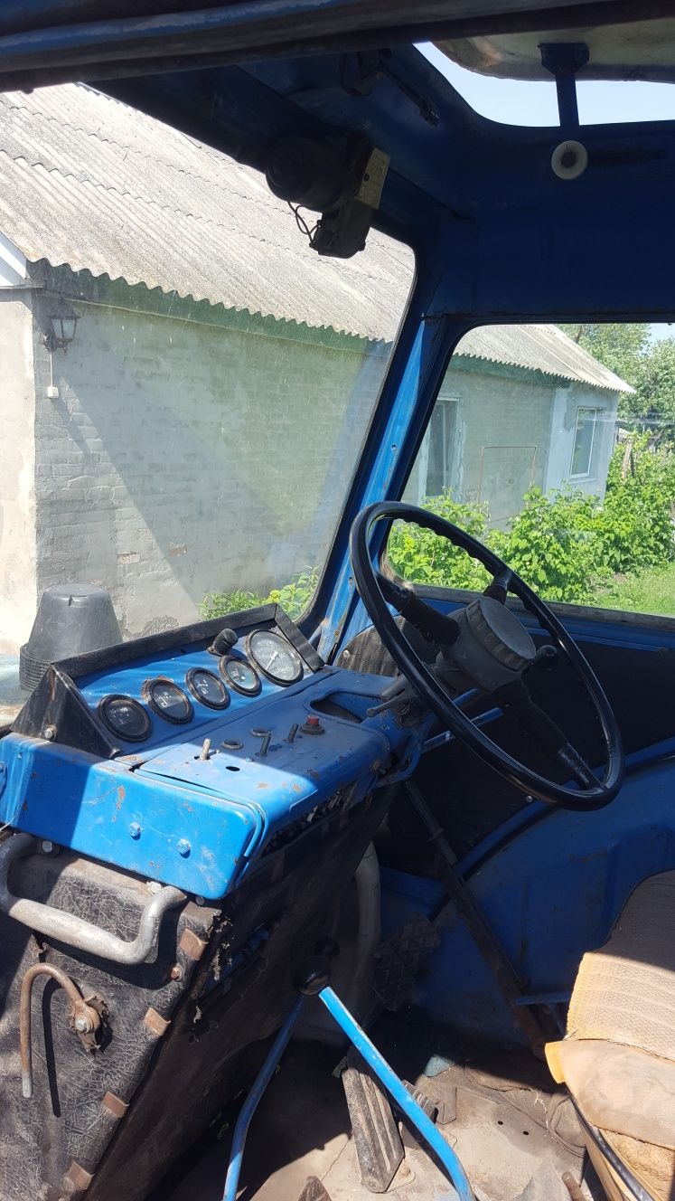 Трактор МТЗ 80 в рабочем состоянии