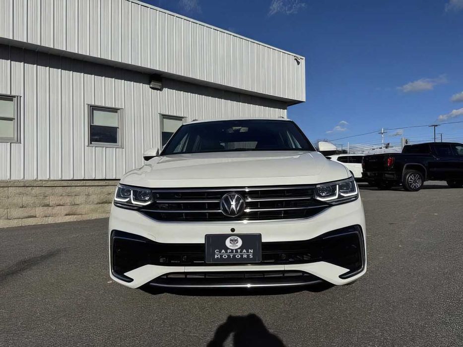 Volkswagen Tiguan      2024