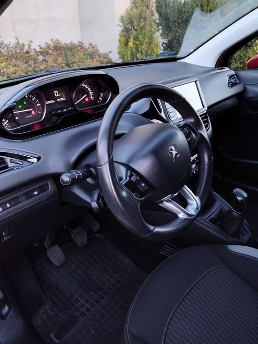 Peugeot 208, 2015r. Polski salon, pierwszy właściciel, 1.2 benzyna