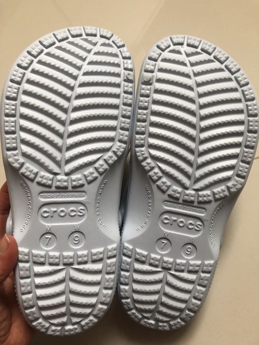 Продам нові оригінальні  crocs ,крокси 39-40 розмір