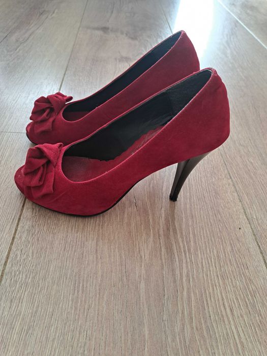 Czerwone szpilki roz 35