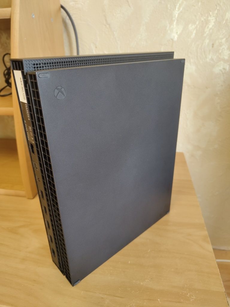 Консоль Microsoft Xbox One X 1TB Black 4К