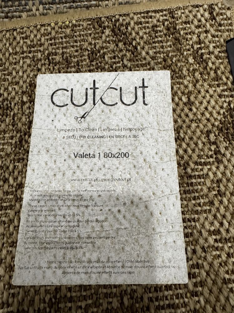 Tapete cutcut castanho