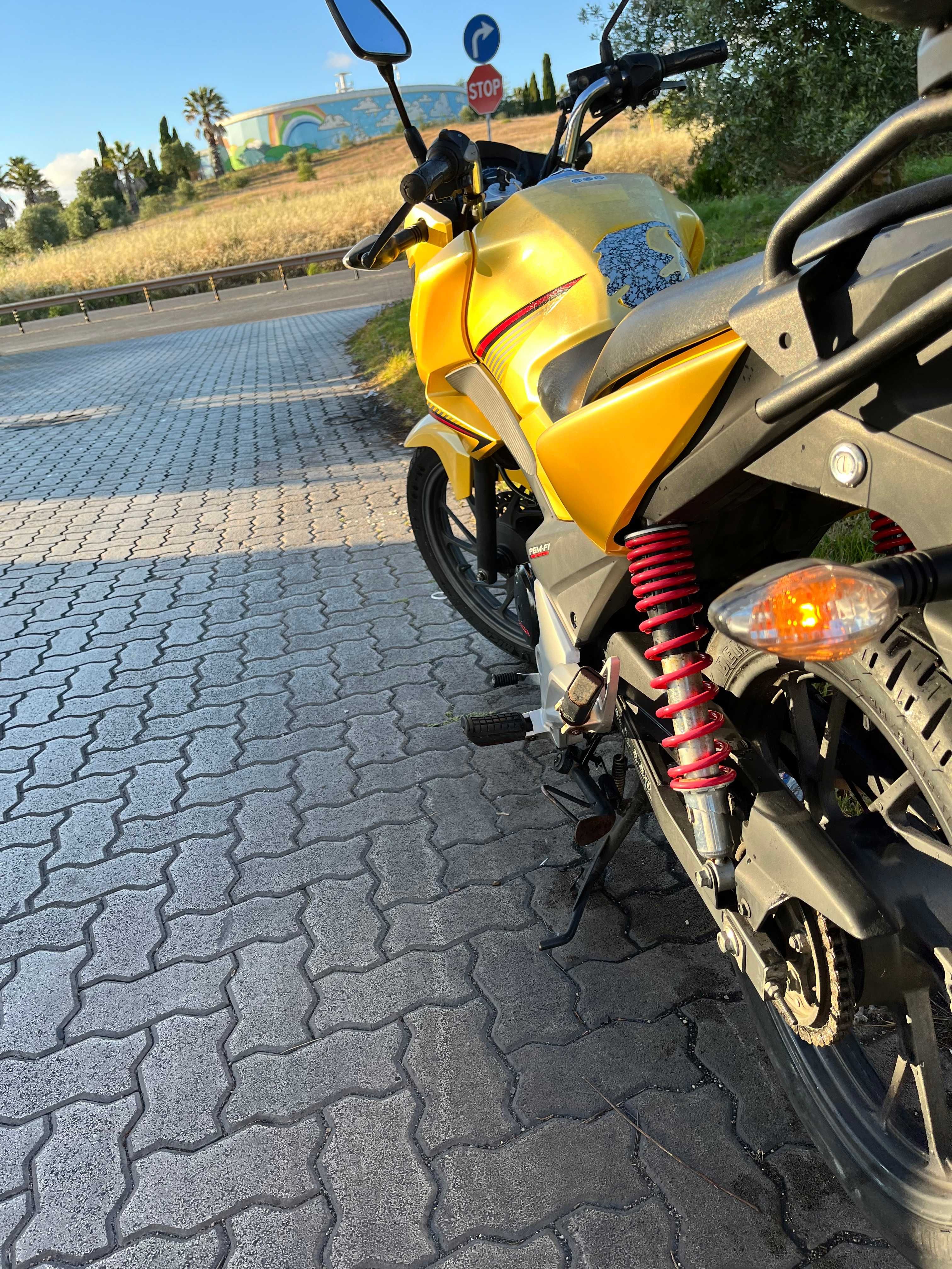 Moto Honda CB125F