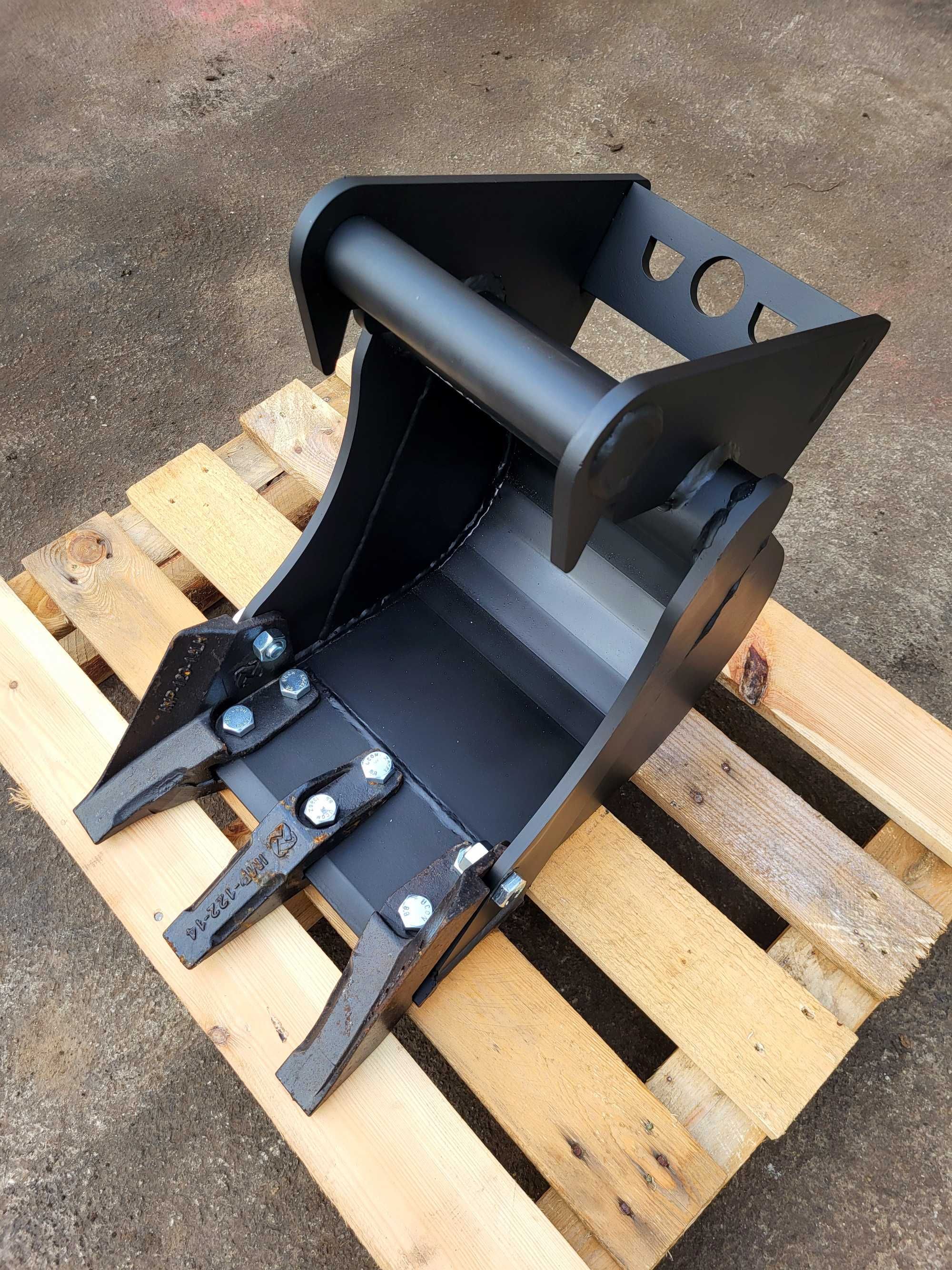 Łyżka kopiąca 30cm pasująca do mini koparki JCB 8014/8015/8016/8018/17