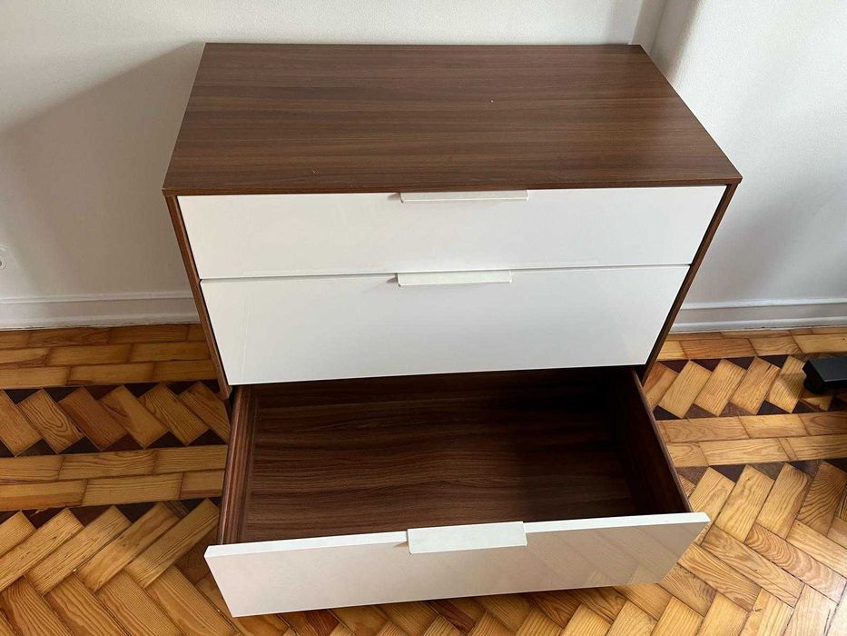 Cómoda IKEA com 3 gavetas
