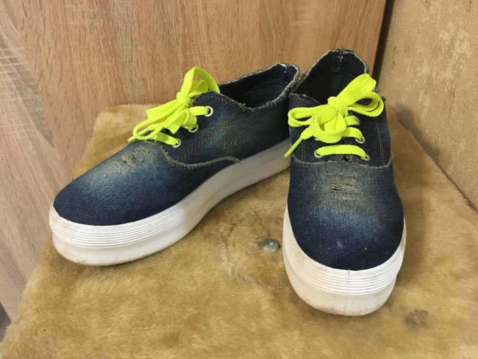 Продаю джинсовые слипоны р.35-36