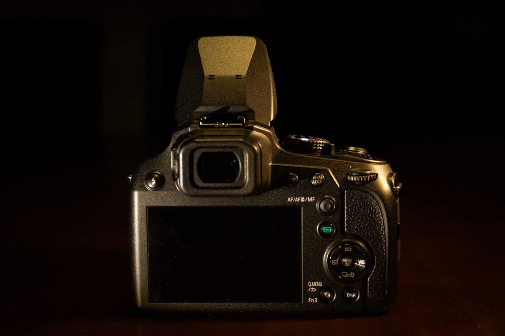 Câmara Panasonic LUMIX DC-FZ82D **NOVA**