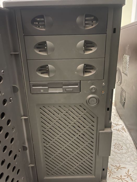 Корпус для компʼютера серверний chiftec