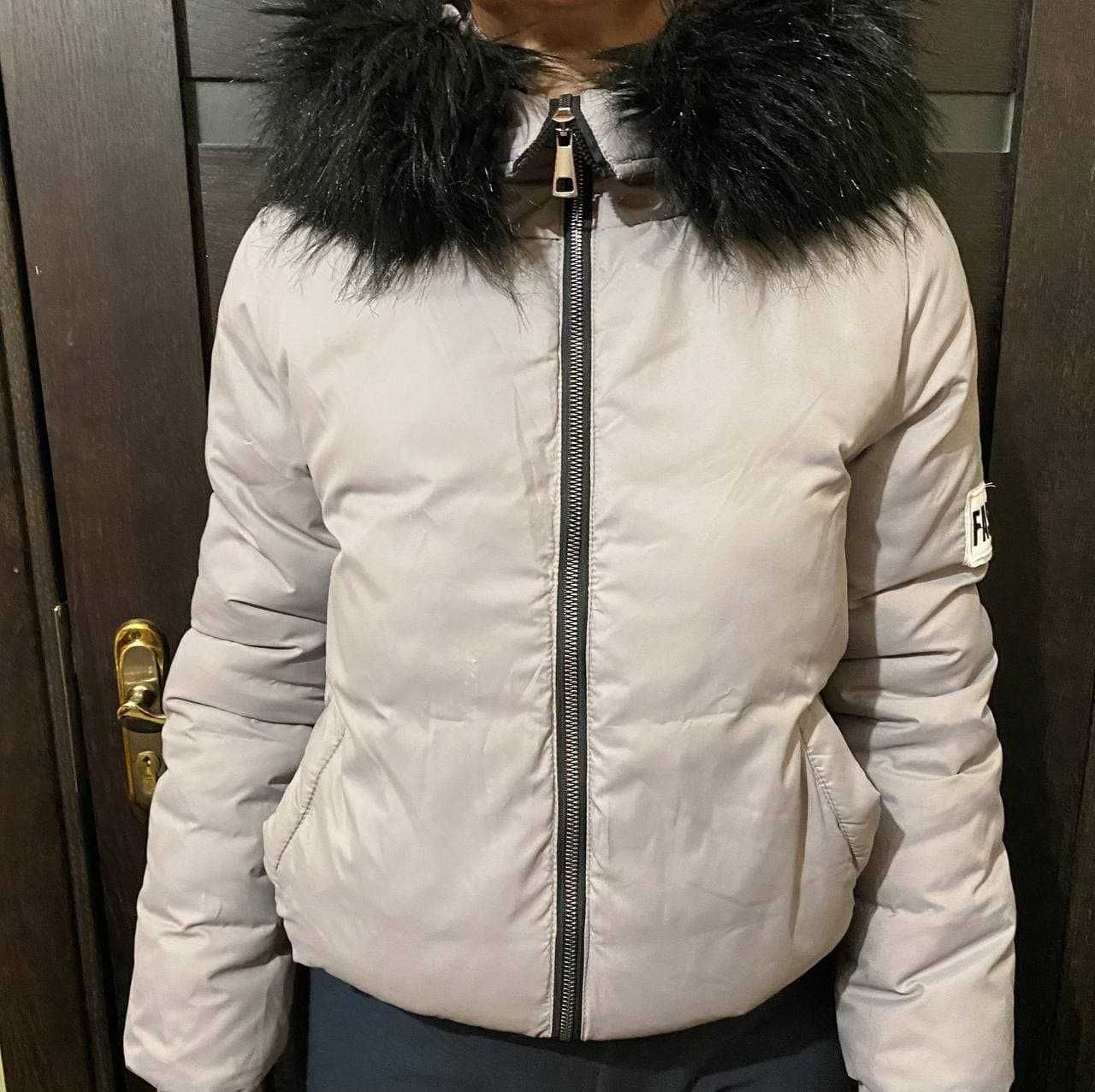 Куртка жіноча зимова сірого кольору
