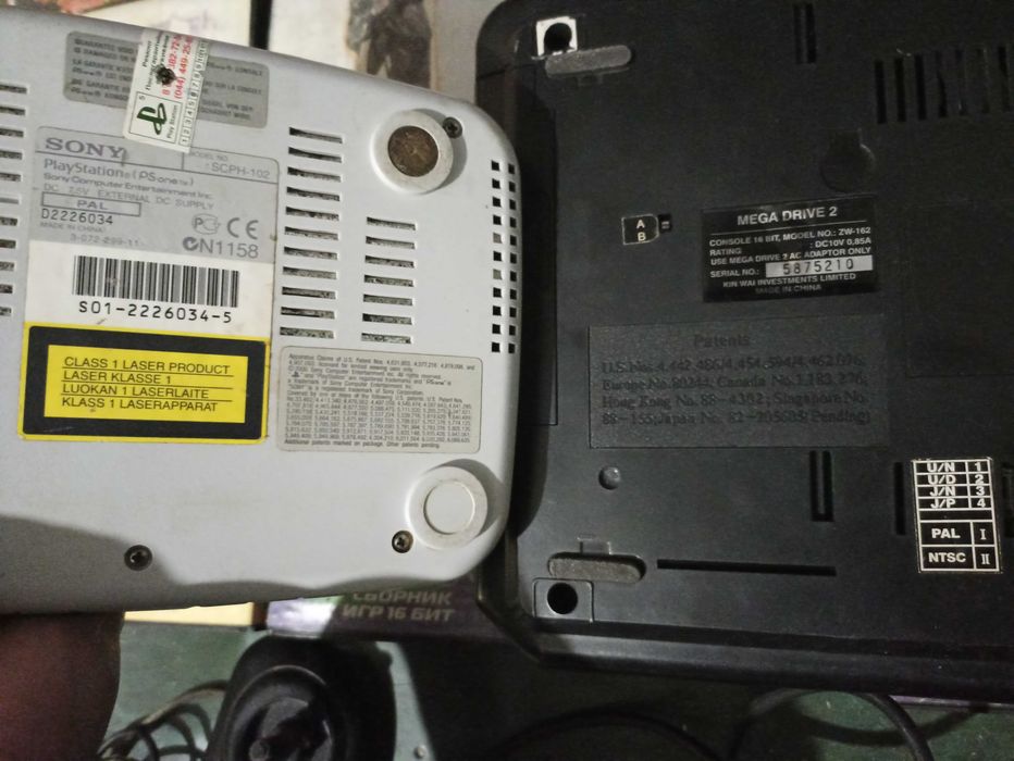 приставка Sony PlayStation PS1 (PS One) та Sega Mega Drive2