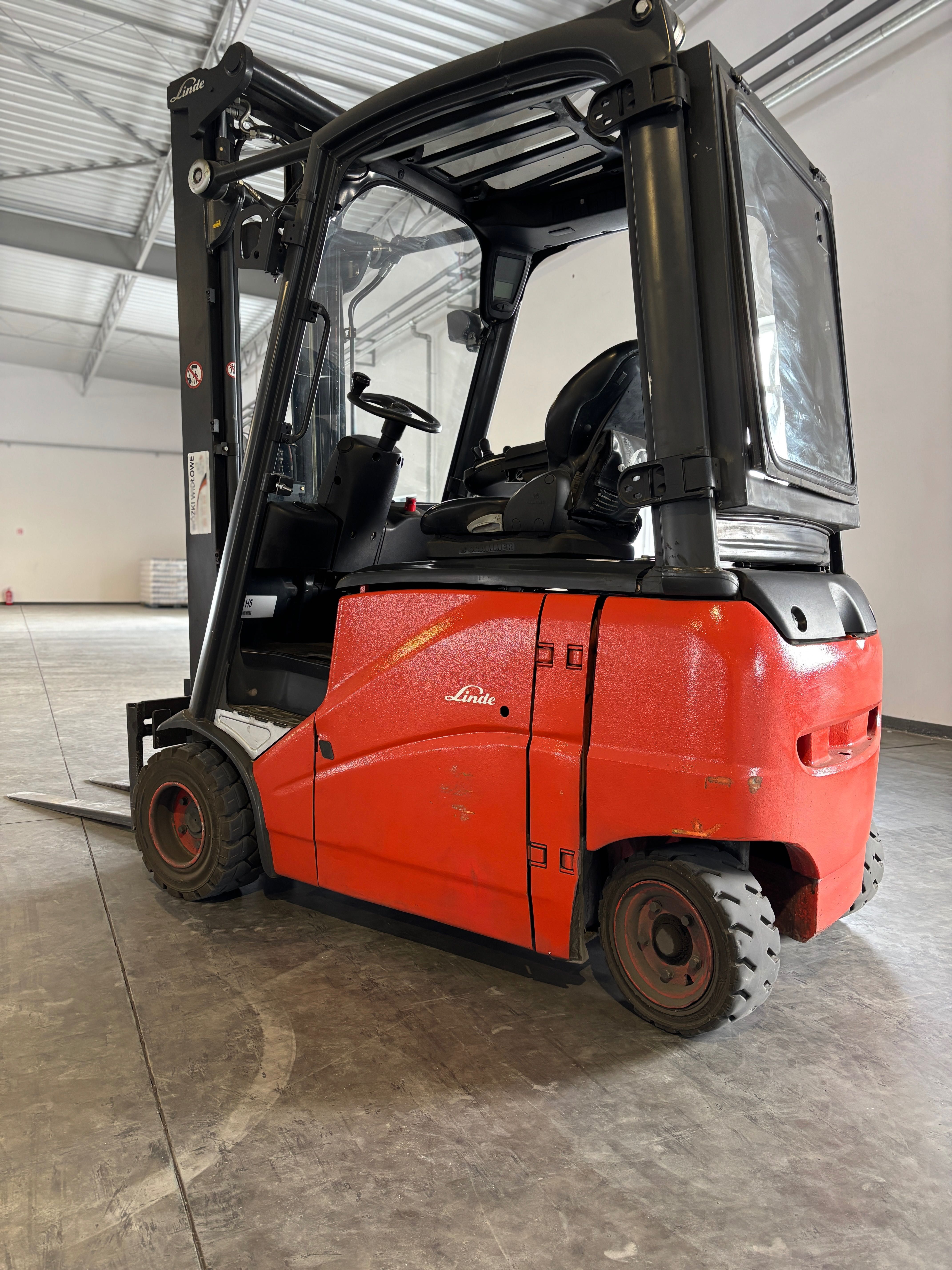Linde E20PH-01 elektryczny wózek widłowy, 2011,