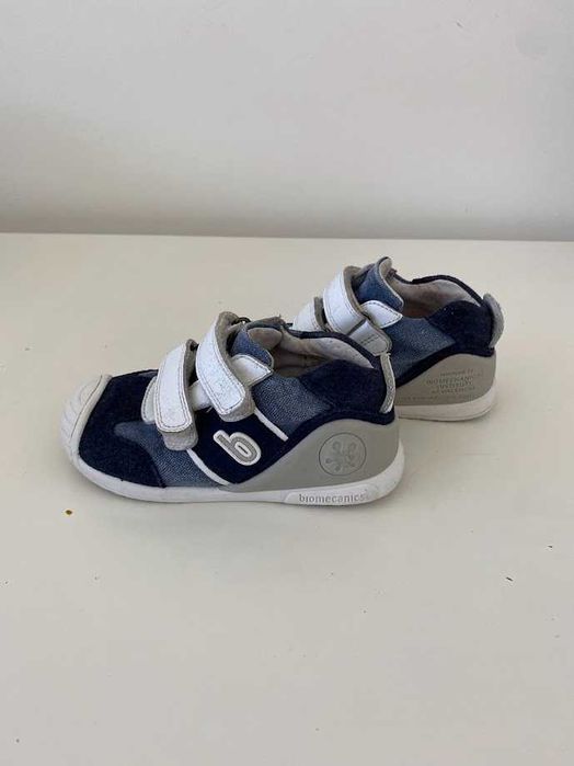 Sandálias Biomecanics em pele