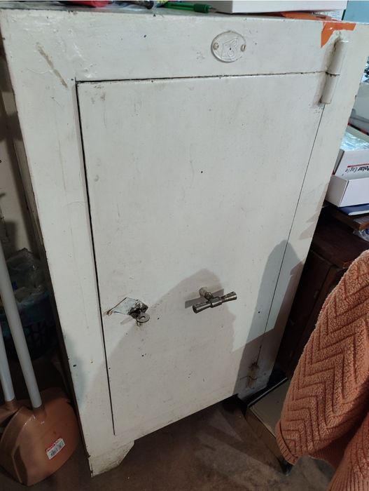 Продам сейф великий