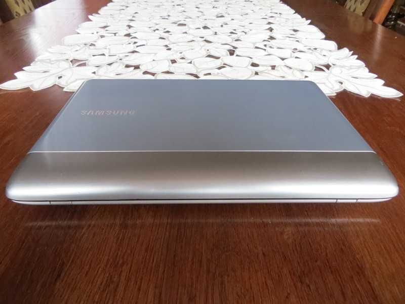 Netbook Samsung NP305U1A 4GB RAM +500GB ROM