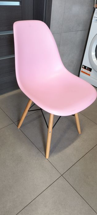 Krzesło różowe stan bardzo dobry
