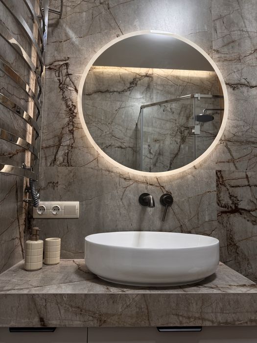 Продається сучасна, велика, нова 2-х кімнатга квартира.