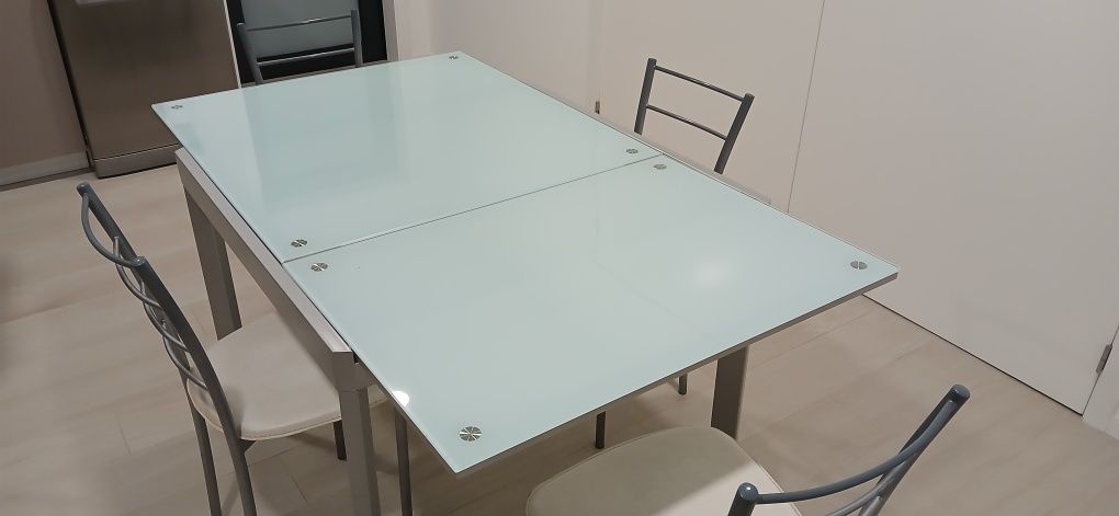 mesa de jantar extensível / com 4 cadeiras
