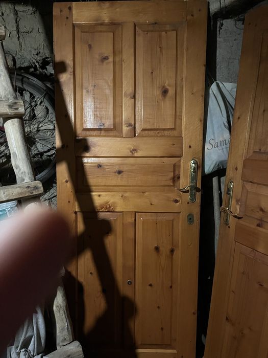 Продам дерев'яні двері вхідні