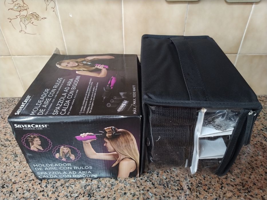 Secador de cabelo com escovas rolos casa quarto apartamento vivenda.