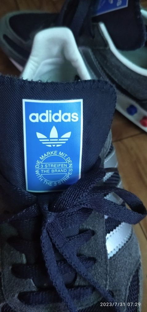 Кросівки жіночі фірмові Adidas