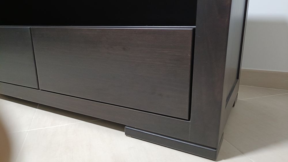 Móvel TV da Sofatinni em madeira maciça wengué