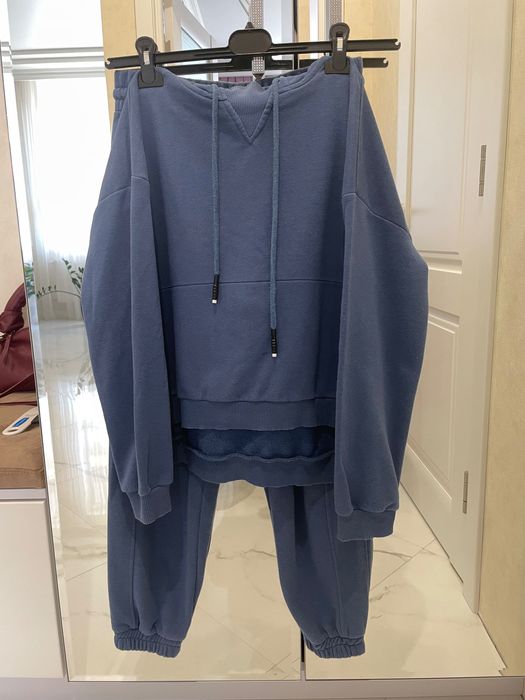 Зручний жіночий костюм