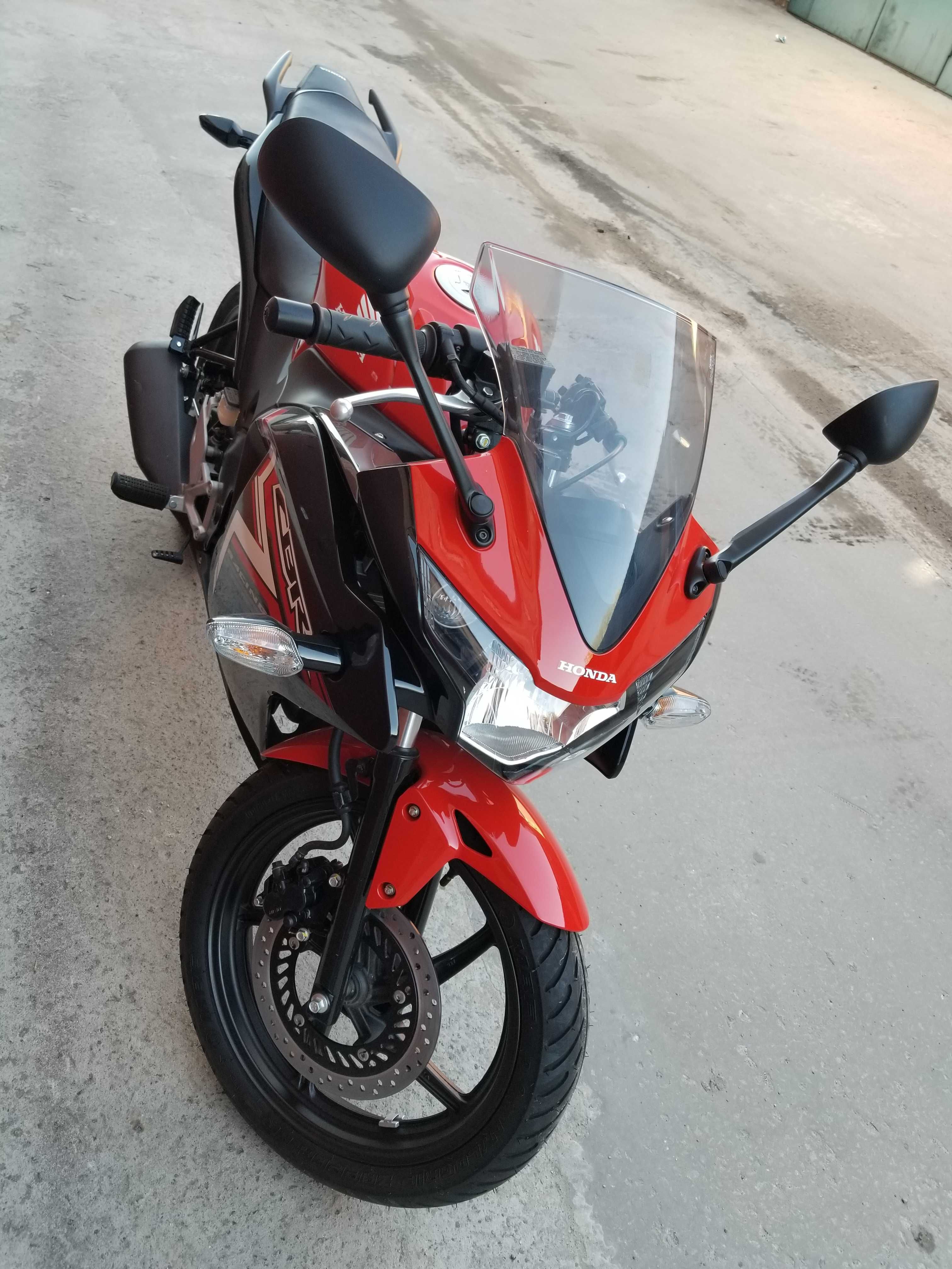 Мотоцикл Honda CBR 150 R