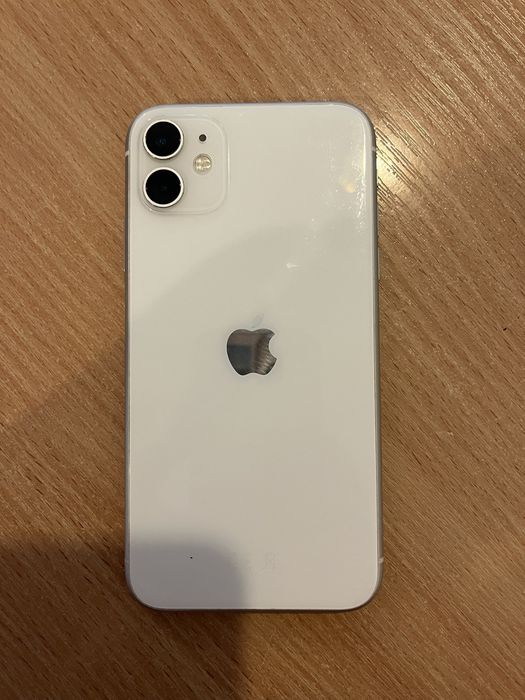 Айфон 11 продається