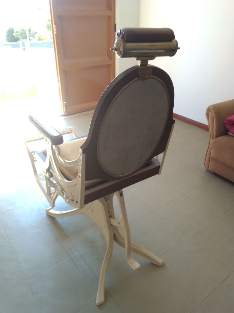 Cadeira de barbeiro antiga