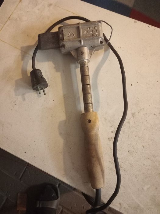 Sprzedam cynę  do lutowania  w laskach