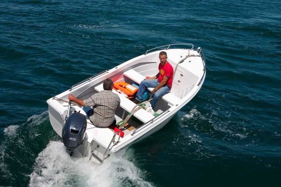 Embarcação de Pesca como Nova