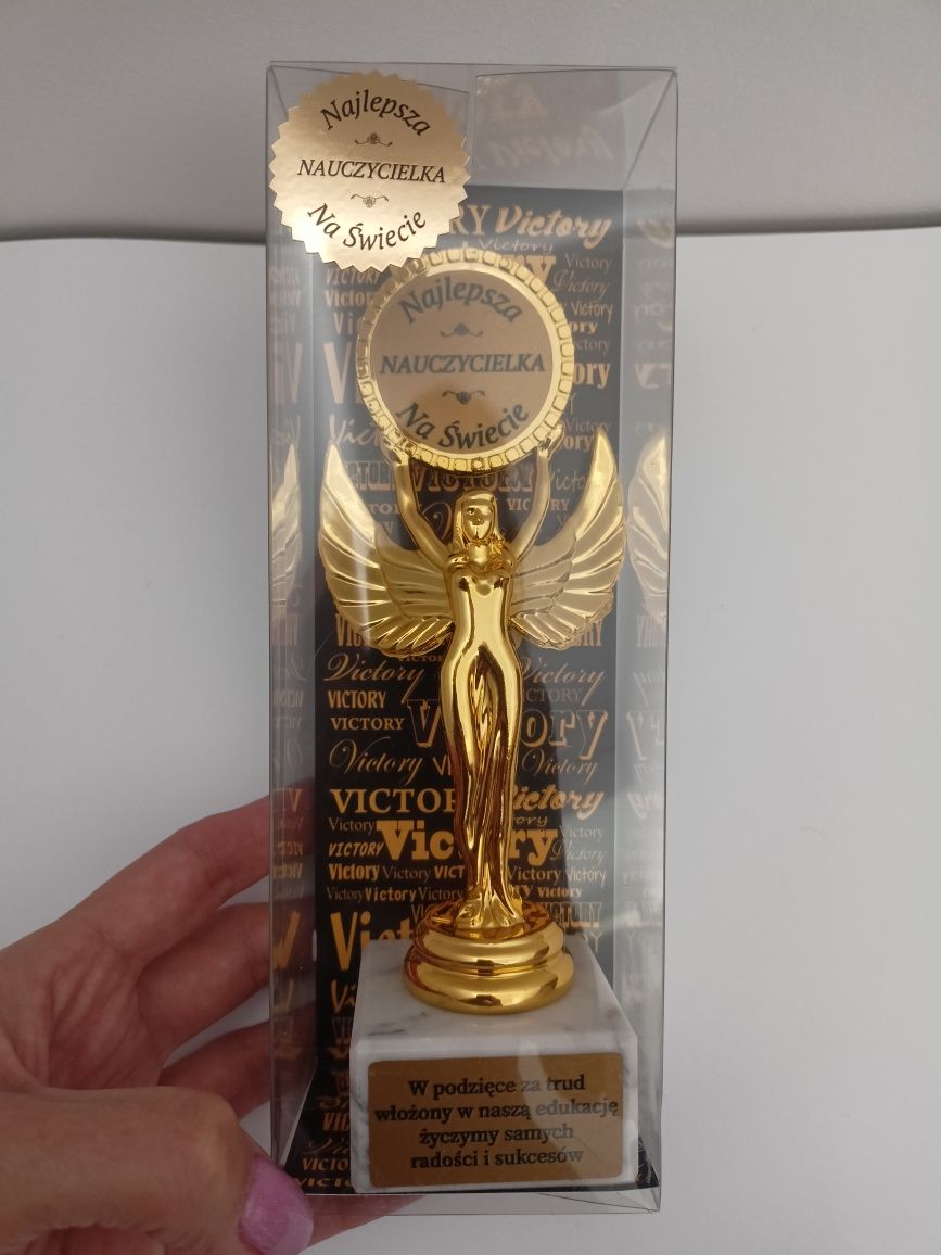 Statuetka dla nauczycielki nowa na koniec roku szkolnego