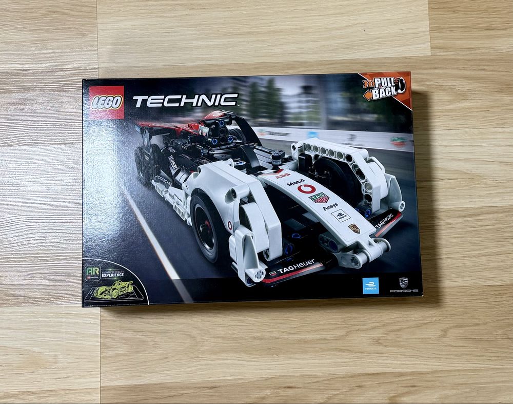 LEGO Technic 42137 - Formula E Porsche 99X Electric