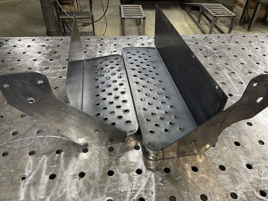 Підніжки ЗИЛ 130. ГАЗ 53. САЗ 3307. Бампер САЗ