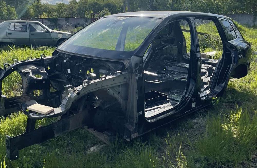 Volkswagen Touareg на запчастини. Є 2 автомобіля на розборку.