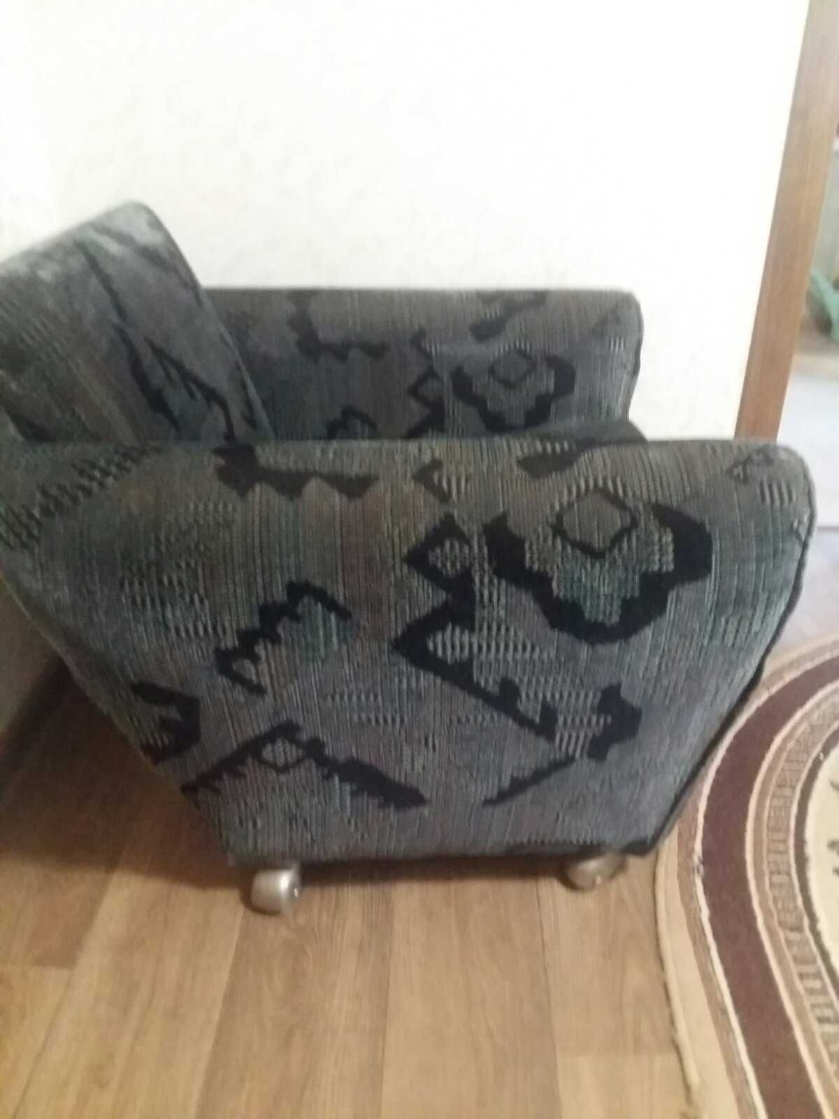 Продам два кресла