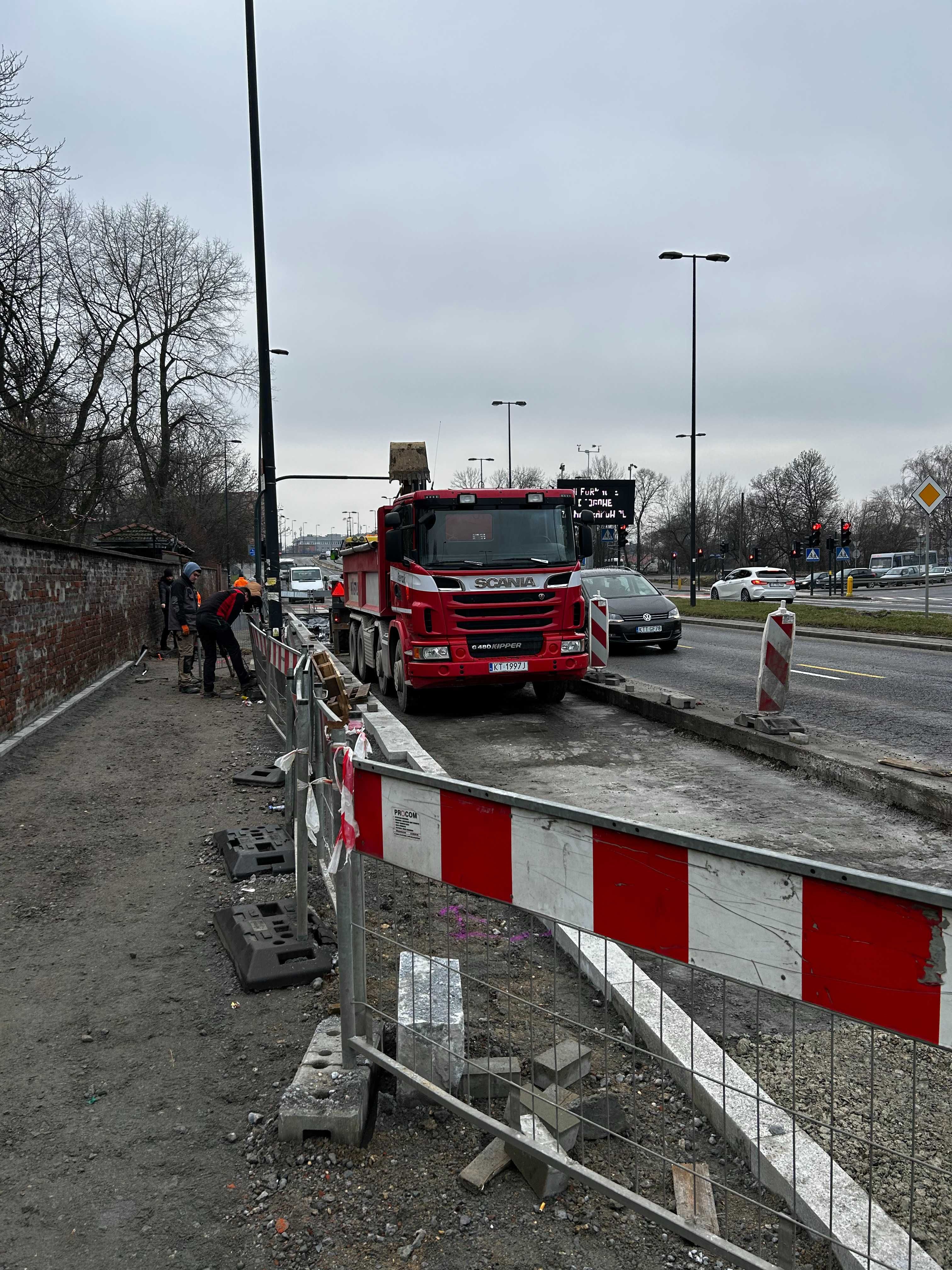 Usługi Koparką | Wyburzenia | Budowa dróg | Wykopy | Transport kruszyw