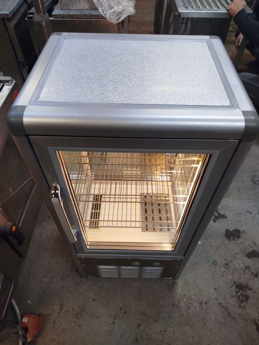 Кондитерська вітрина