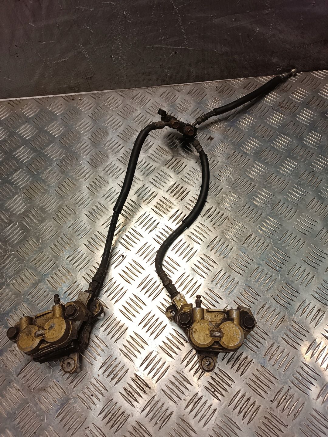 Zaciski Hamulcowe przód + Przewody Rozdzielacz Nissin Suzuki Gsx 750F