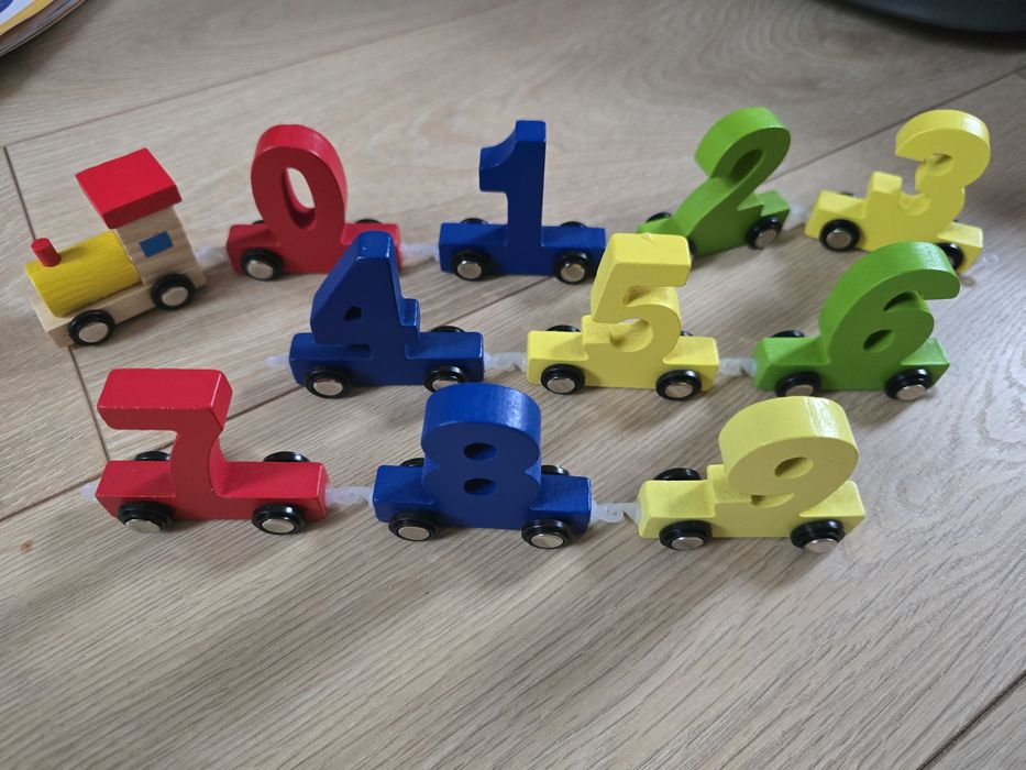 Drewniany pociag cyferki