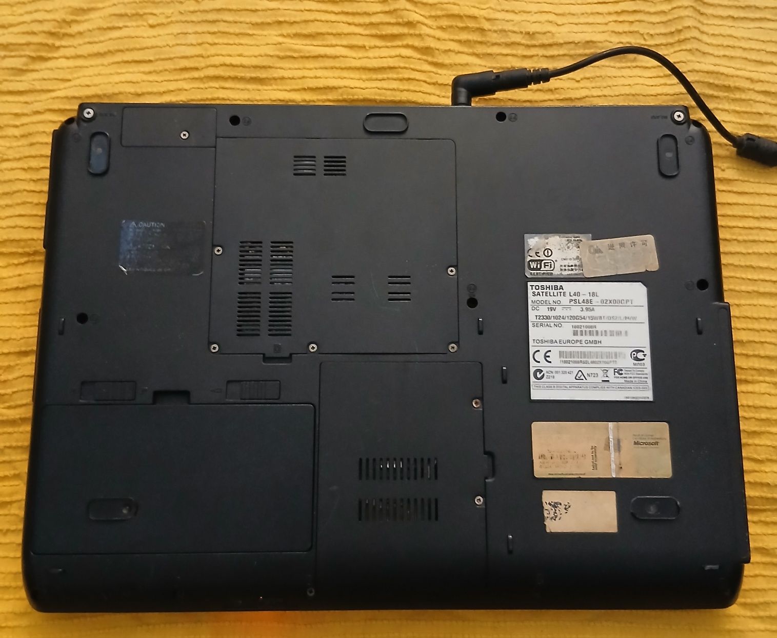 Toshiba Satellite L40 18L Acende sem Carregador para Arranjo ou Peças