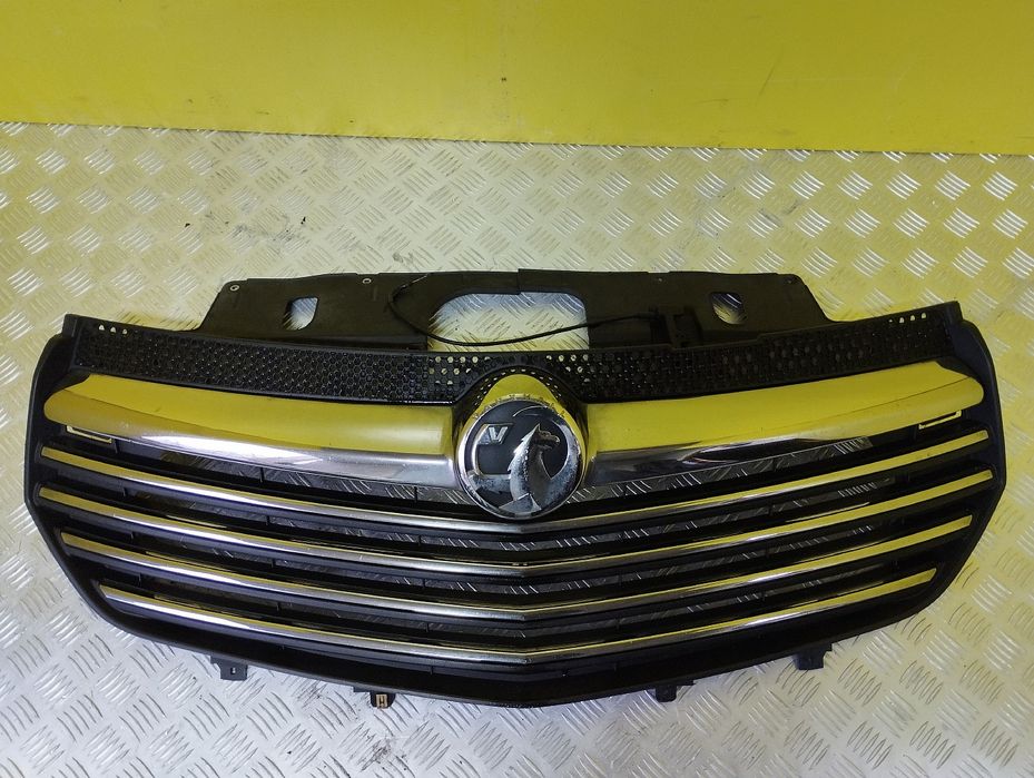 Решітка радіатора Трафик Виваро Renault Trafic 3 Opel Vivaro