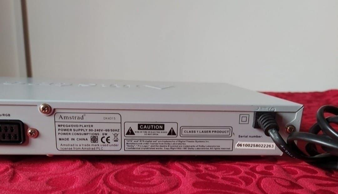 LeitorLeitor de DVD Amstrad DX4015

- Cabo de ligação à T.V.
- Sem com