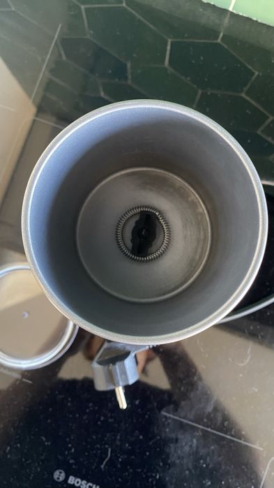 Batedor de leite eléctrico BODUM