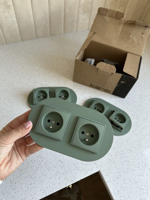 Podwojne kontakty z ramka Karlik Mini szałwia